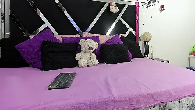 Snapshot of thedream_girls chatting on October 11, 2025, 12:06 pm thedream girls online show from October 11, 2025, 12:06 pm