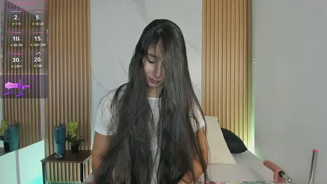 Julia Martinez  online show from February 25, 2026, 11:43 am