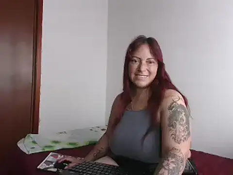 CristellDumount online show from March 18, 2025, 2:06 pm