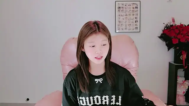 yangyang-1115 online show from May 20, 2026, 1:08 pm