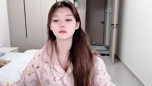 yangyang-1115 online show from October 19, 2025, 5:10 am