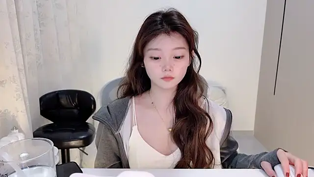 yangyang-1115 online show from November 9, 2025, 3:54 am