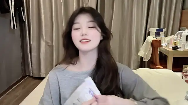 yangyang-1115 online show from February 28, 2025, 3:04 pm