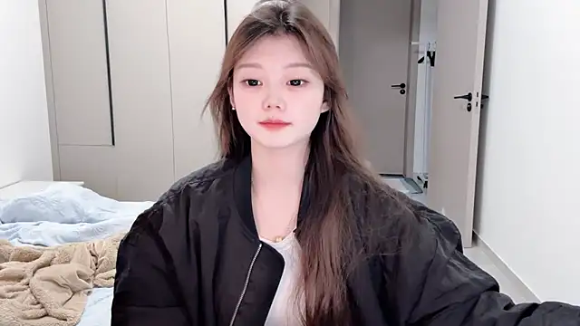 yangyang-1115 online show from October 24, 2025, 4:44 am