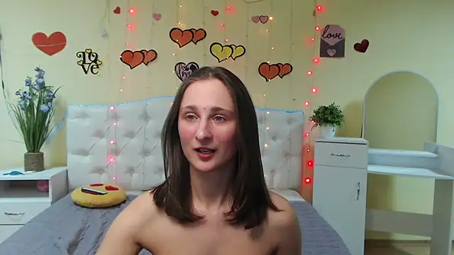 MichelLeee online show from February 17, 2025, 6:28 pm