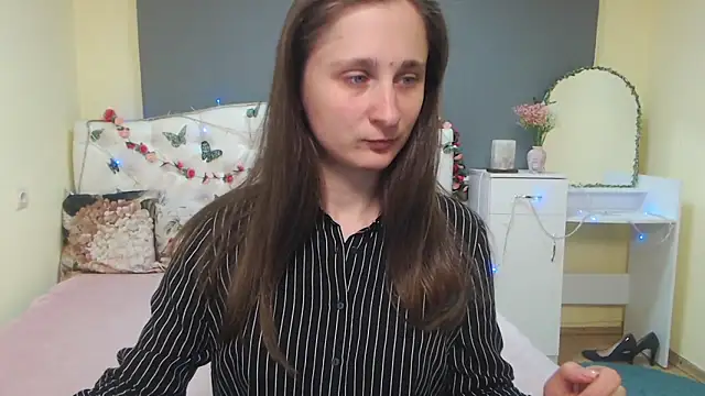 MichelLeee online show from April 14, 2026, 11:15 am