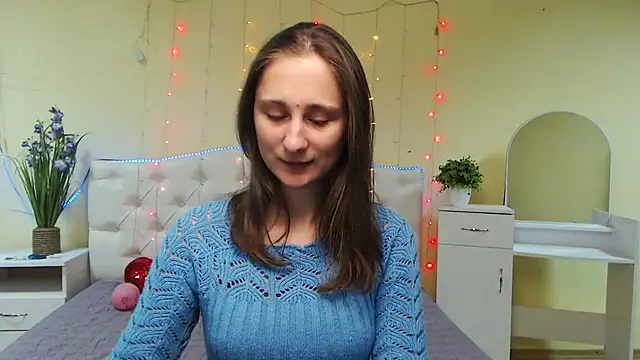 MichelLeee online show from February 6, 2025, 12:15 pm