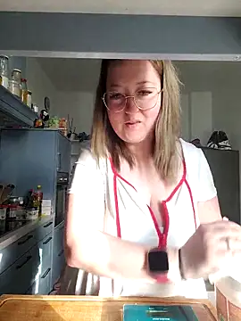 Lillyloo  online show from March 10, 2026, 7:23 am