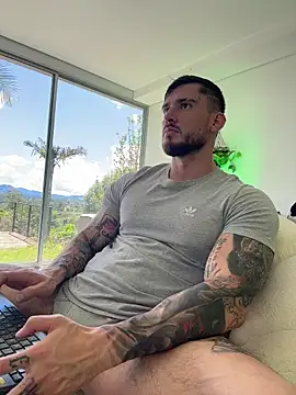 DimitriSullivan  online show from November 17, 2025, 5:17 pm