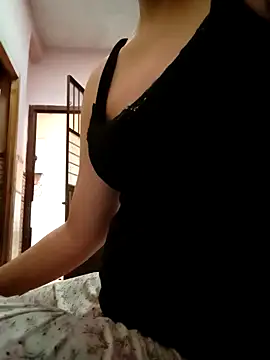 Snapshot of yara-25 chatting on September 13, 2025, 4:40 pm yara-25 online show from September 13, 2025, 4:40 pm