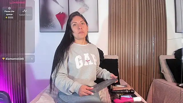 Ella Rousse online show from October 8, 2025, 12:17 pm