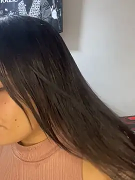 Snapshot of Leyna_Kenet chatting on October 5, 2025, 4:36 am Leyna Kenet online show from October 5, 2025, 4:36 am