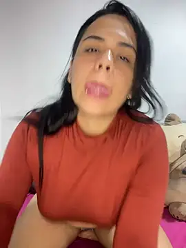 Snapshot of Leyna_Kenet chatting on January 26, 2025, 12:37 am Leyna Kenet online show from January 26, 2025, 12:37 am