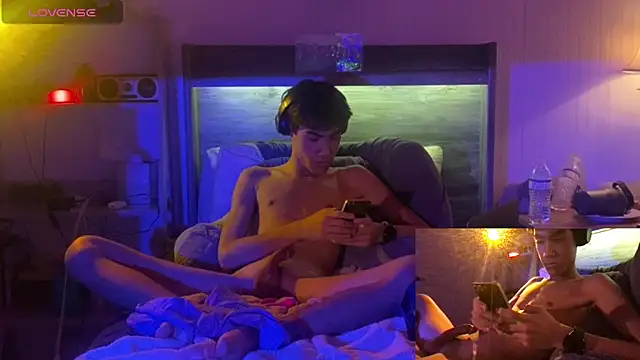 Linc0ln dykes online show from December 17, 2024, 1:07 am