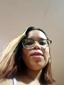 anthiamelisa online show from February 8, 2025, 4:25 am