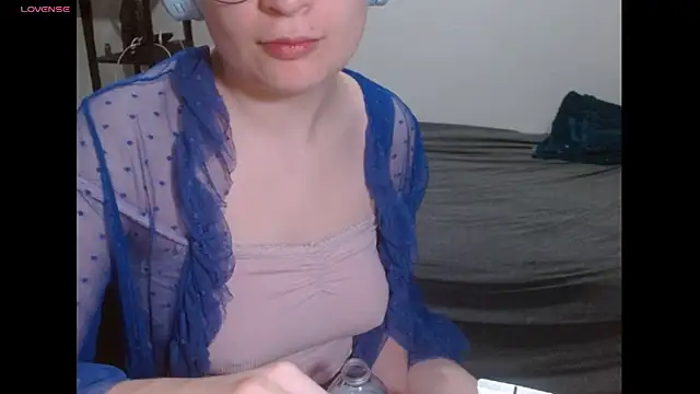 Snapshot of livcutebaby chatting on January 6, 2025, 2:58 pm livcutebaby online show from January 6, 2025, 2:58 pm