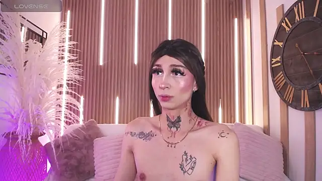 Snapshot of Aniie_Doll chatting on December 14, 2025, 8:25 pm Aniie Doll online show from December 14, 2025, 8:25 pm