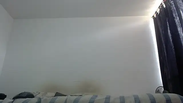 nicolle milf1978 online show from November 20, 2025, 4:07 pm