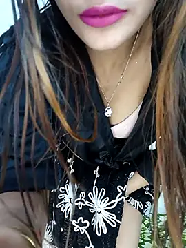 xpihu online show from March 15, 2026, 5:42 pm