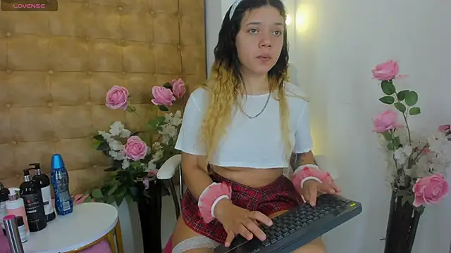 Snapshot of hanna__jadidi chatting on February 12, 2026, 3:39 am hanna jadidi online show from February 12, 2026, 3:39 am