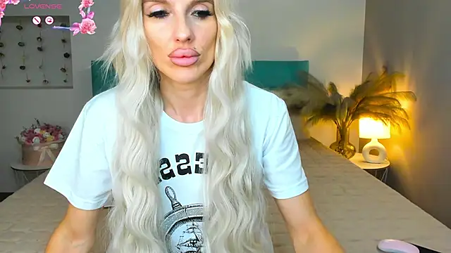 Snapshot of Lana_kitty__ chatting on September 10, 2025, 9:14 pm Lana kitty online show from September 10, 2025, 9:14 pm
