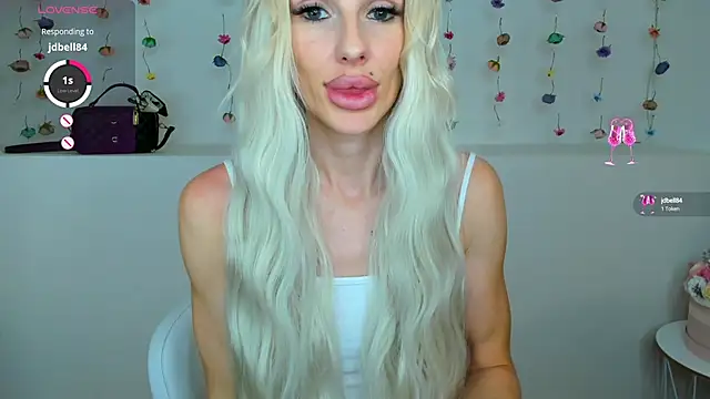 Snapshot of Lana_kitty__ chatting on September 22, 2025, 10:16 pm Lana kitty online show from September 22, 2025, 10:16 pm
