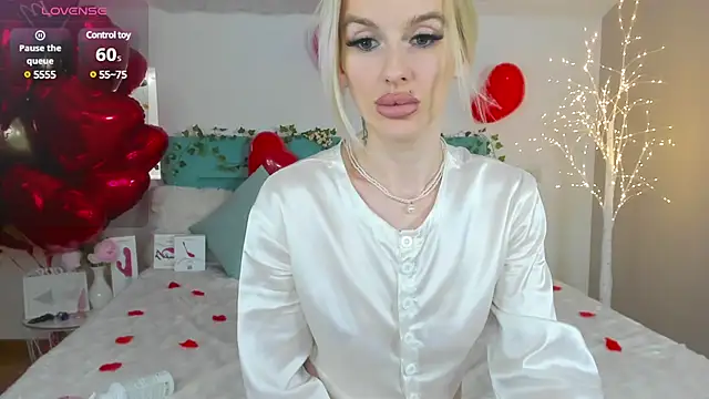 Snapshot of Lana_kitty__ chatting on February 17, 2025, 11:00 pm Lana kitty online show from February 17, 2025, 11:00 pm