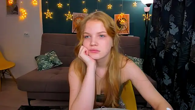 Xloe Queen online show from December 21, 2024, 12:06 pm