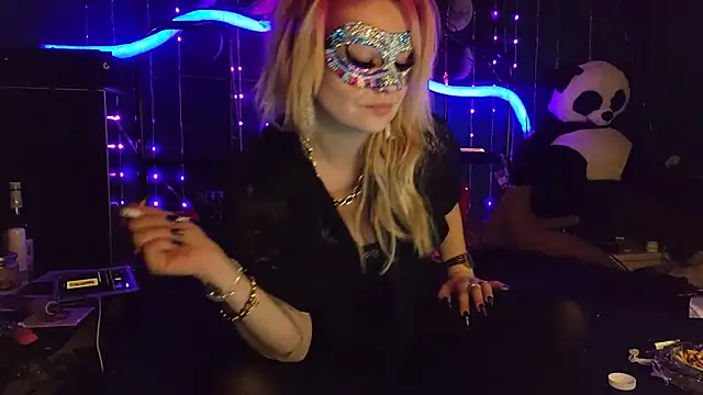 Snapshot of anonymouszN chatting on October 22, 2025, 8:08 pm anonymouszN online show from October 22, 2025, 8:08 pm