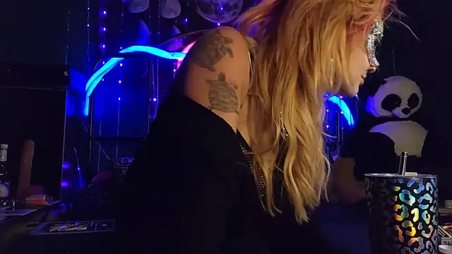 Snapshot of anonymouszN chatting on October 30, 2025, 9:33 pm anonymouszN online show from October 30, 2025, 9:33 pm