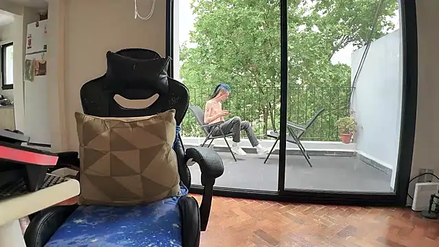 Den BlueXx online show from November 27, 2025, 6:52 pm