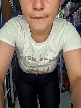 Snapshot of nidia2026 chatting on November 10, 2025, 3:17 pm nidia2026 online show from November 10, 2025, 3:17 pm