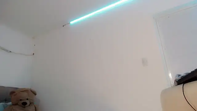 nicoledollts online show from June 11, 2026, 4:31 am