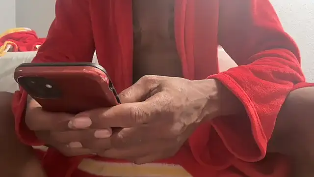 Snapshot of skarfosbabes69 chatting on October 6, 2025, 8:37 am skarfosbabes69 online show from October 6, 2025, 8:37 am