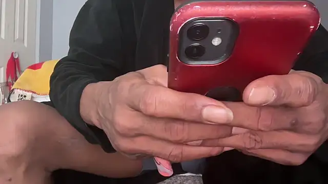 Snapshot of skarfosbabes69 chatting on November 6, 2025, 12:20 pm skarfosbabes69 online show from November 6, 2025, 12:20 pm