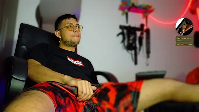 Snapshot of Nymphobuddies chatting on February 19, 2025, 10:53 pm Nymphobuddies online show from February 19, 2025, 10:53 pm