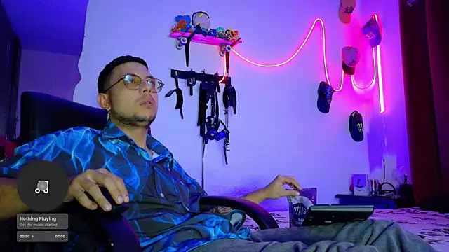 Snapshot of Nymphobuddies chatting on March 16, 2025, 12:12 am Nymphobuddies online show from March 16, 2025, 12:12 am