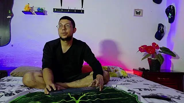 Snapshot of Nymphobuddies chatting on November 26, 2025, 7:36 pm Nymphobuddies online show from November 26, 2025, 7:36 pm