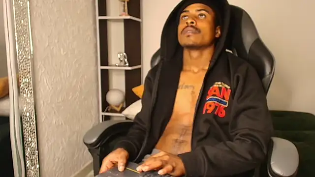 Snapshot of Bigote_Big0357 chatting on September 15, 2025, 1:28 am Bigote Big0357 online show from September 15, 2025, 1:28 am