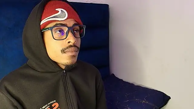 Snapshot of Bigote_Big0357 chatting on October 1, 2025, 11:52 pm Bigote Big0357 online show from October 1, 2025, 11:52 pm