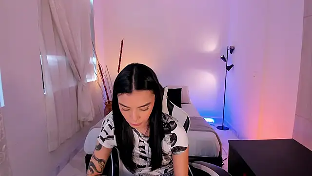 Snapshot of AnabelWolf chatting on October 14, 2025, 4:29 pm AnabelWolf online show from October 14, 2025, 4:29 pm