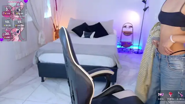 Snapshot of AnabelWolf chatting on November 7, 2025, 3:49 pm AnabelWolf online show from November 7, 2025, 3:49 pm