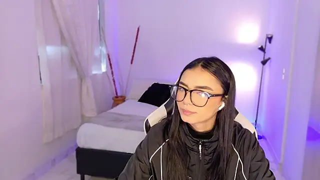 Snapshot of AnabelWolf chatting on October 23, 2025, 1:32 pm AnabelWolf online show from October 23, 2025, 1:32 pm