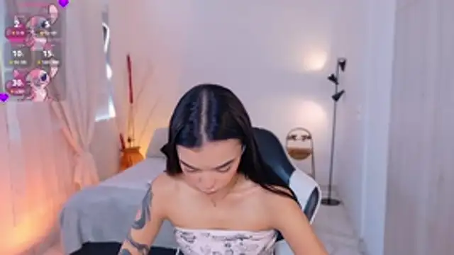 Snapshot of AnabelWolf chatting on November 13, 2025, 3:27 pm AnabelWolf online show from November 13, 2025, 3:27 pm