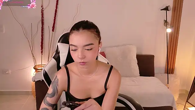 AnabelWolf online show from July 28, 2026, 8:52 pm