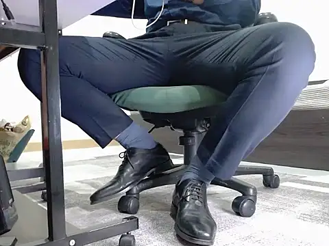 Snapshot of softlyS chatting on December 18, 2024, 2:06 pm softlyS online show from December 18, 2024, 2:06 pm