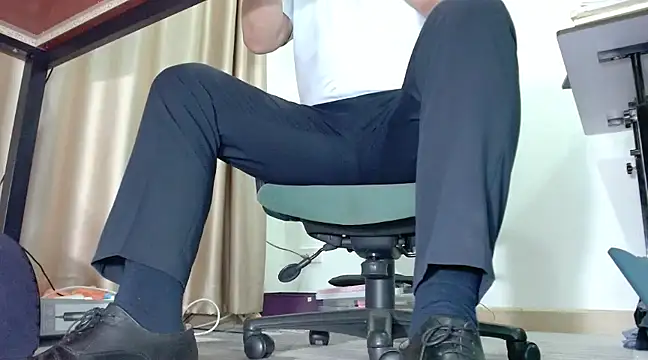 Snapshot of softlyS chatting on March 8, 2025, 3:35 pm softlyS online show from March 8, 2025, 3:35 pm