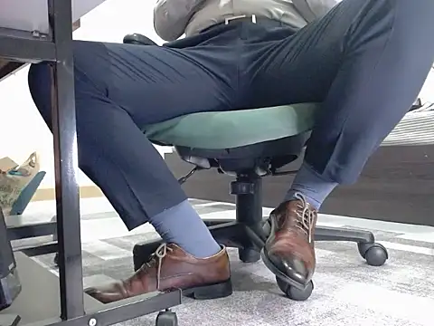 Snapshot of softlyS chatting on December 19, 2024, 1:51 pm softlyS online show from December 19, 2024, 1:51 pm