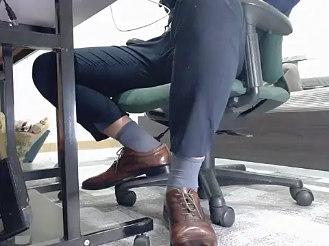 Snapshot of softlyS chatting on December 17, 2024, 3:16 pm softlyS online show from December 17, 2024, 3:16 pm