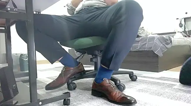 Snapshot of softlyS chatting on December 22, 2024, 3:55 pm softlyS online show from December 22, 2024, 3:55 pm